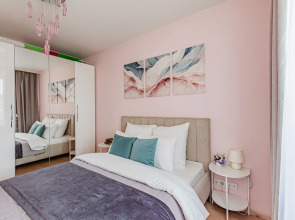 Квартира с Двумя Спальными Рядом с Ривьерой