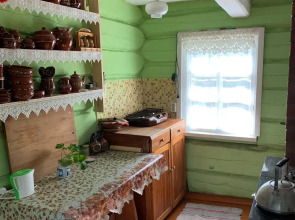 Частный дом в городе Петрозаводске с красивым уединённым участком и баней