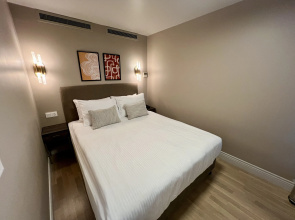 Отель Weingart Suites
