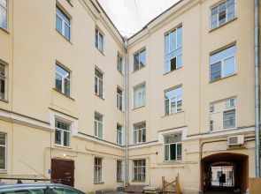 Апартаменты SREDNYAYA PODYACHESKAYA 6 APARTMENTS Просторные трехкомнатные апартаменты Park Lane Inn для 3-х взрослых
