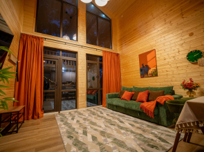 S Chastnoy Territoriey Na 4-5 Chelovek Green Aspen Private House