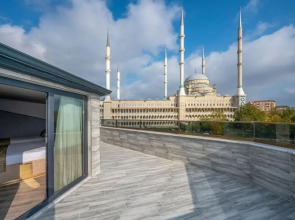 Luxury Airport Hotel by Zazzoni