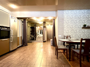 Квартира 3-комнатная Видовая Yarapartments на Набережной