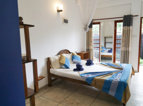 Palms Friendly House Hotel