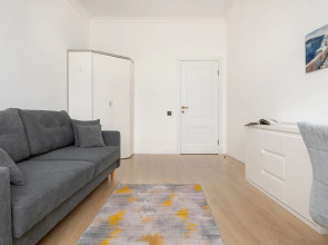 Квартира near the park – просторная трешка с видом на парк