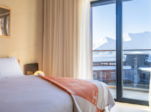 Prostornye Apartamenty s 2 Spalnyami i 2 Vannymi v Zdanii Neo Ski-In/Ski-Out Novy Gudauri Apartments