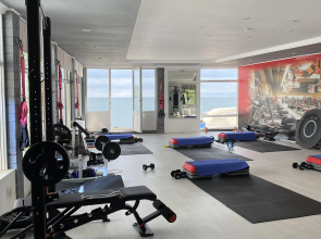 Курортный отель и яхт-клуб Торнадо