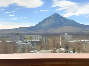 Апартаменты в Минеральных водах с видом на Змейку