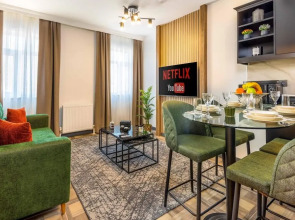 Отель BayMari Suites City Life