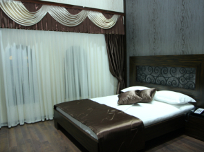 Отель Roma Yerevan & Tours