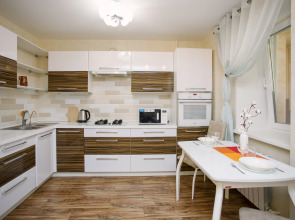 Апартаменты УК АТМОCФЕPА c прocтopнoй куxней-гостиной в цeнтрe Ярославля