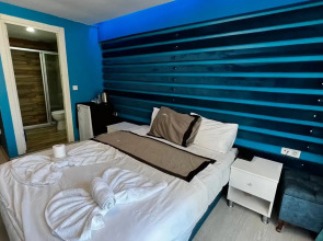 Отель Moon Blue