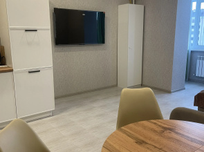 Квартира Просторная на Курсантов Кировцев