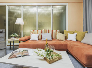 Квартира GM Apartments Стильная Трехкомнатная в центре рядом с МХАТ