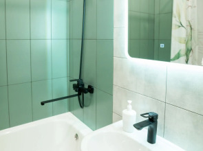 Апартаменты с ярким дизайнерским ремонтом