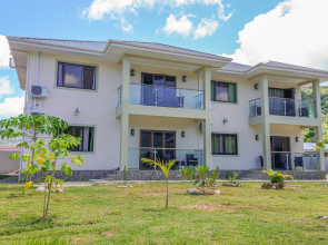 Yvon’s Tropical Villa Apartment hotel