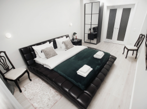 Kvartira Dvukhkomnatnaya Premium Klassa S Unikalnoy Lokatsiey V Istoricheskom Tsentre Goroda Apartments