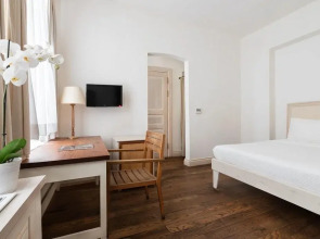 Adahan DeCamondo Pera, Autograph Collection