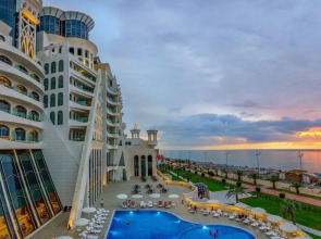 The Grand Gloria Отель