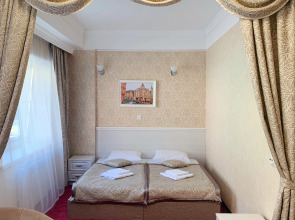 Отель Корона