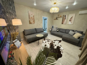 S Dizaynerskim Remontom Stalinka Flat