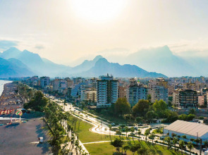 Отель The Corner Park