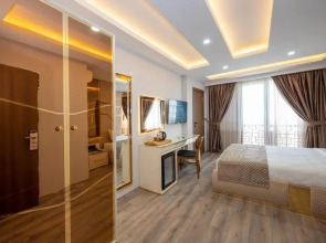 Luxury Airport Hotel by Zazzoni