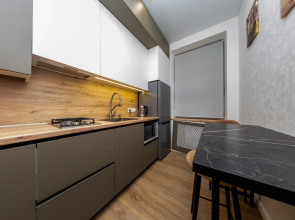 Квартира в Сталинском Доме в Центре у Набережной на 3 Гостей