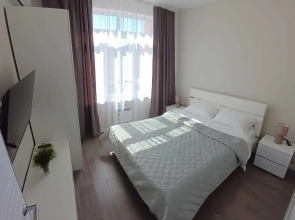 S Bacsejnom V Zhk Kiparis 298 Flat