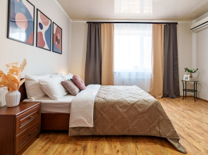 Dvukhkomnatnaya Apart-Otelika v Shagovoy Dostupnosti k Parku Galitskogo Flat