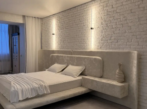 2kh-komnatnaya s dizaynerskim remontom Flat