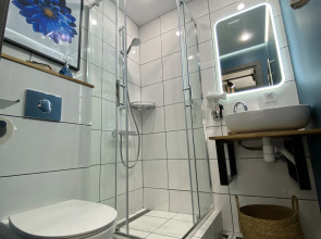 Синяя студия Апартаменты и точка