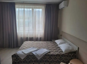 S mini-kukhney i sobstvennym sanuzlom Apartment