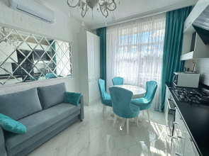 Апартаменты Чкалова 37 на четвертом этаже с лоджией