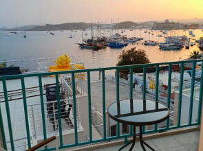 Mia Hill Suites Hotel