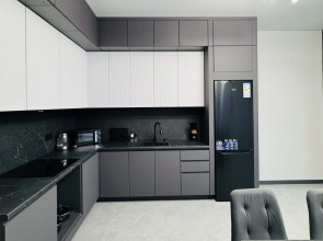 Квартира Двухкомнатный Лофт с Панорамным Видом на Город и Парк