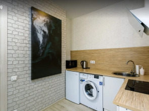 Квартира Студия с большой круглой ванной и камином