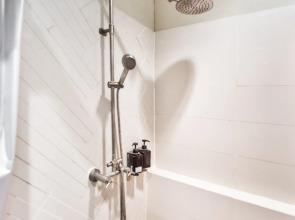 Отель Prince Theatre Heritage Stay