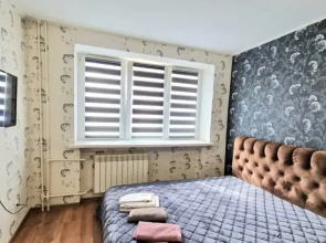 Na Ulitse Parizhskoy Kommuny 19 Apartments