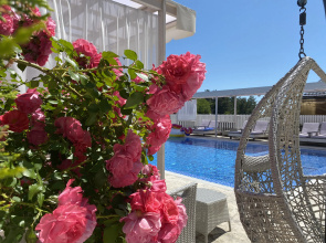 Cromwell White Hotel