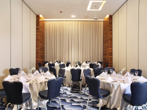 Отель Grand Cosmopolitan