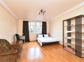 V Bolshom Tsentre Yerevana Apartment