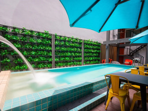 Отель Recenta Style Phuket Town