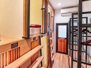 Отель Prince Theatre Heritage Stay