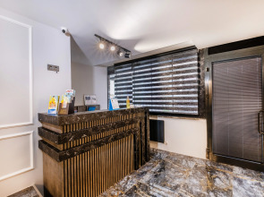 Отель The Queen Hotel