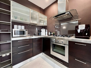 Апартаменты Уютная двухкомнатная квартира рядом с ЦУМом