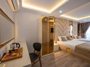 Luxury Airport Hotel by Zazzoni