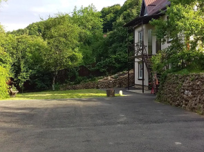 Nashi Gory Guest House