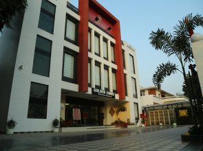 The Golden Apple Hotel