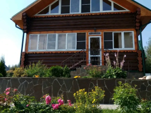 Kottedzh s pyatyyu komfortabelnymi spalnyami Private house